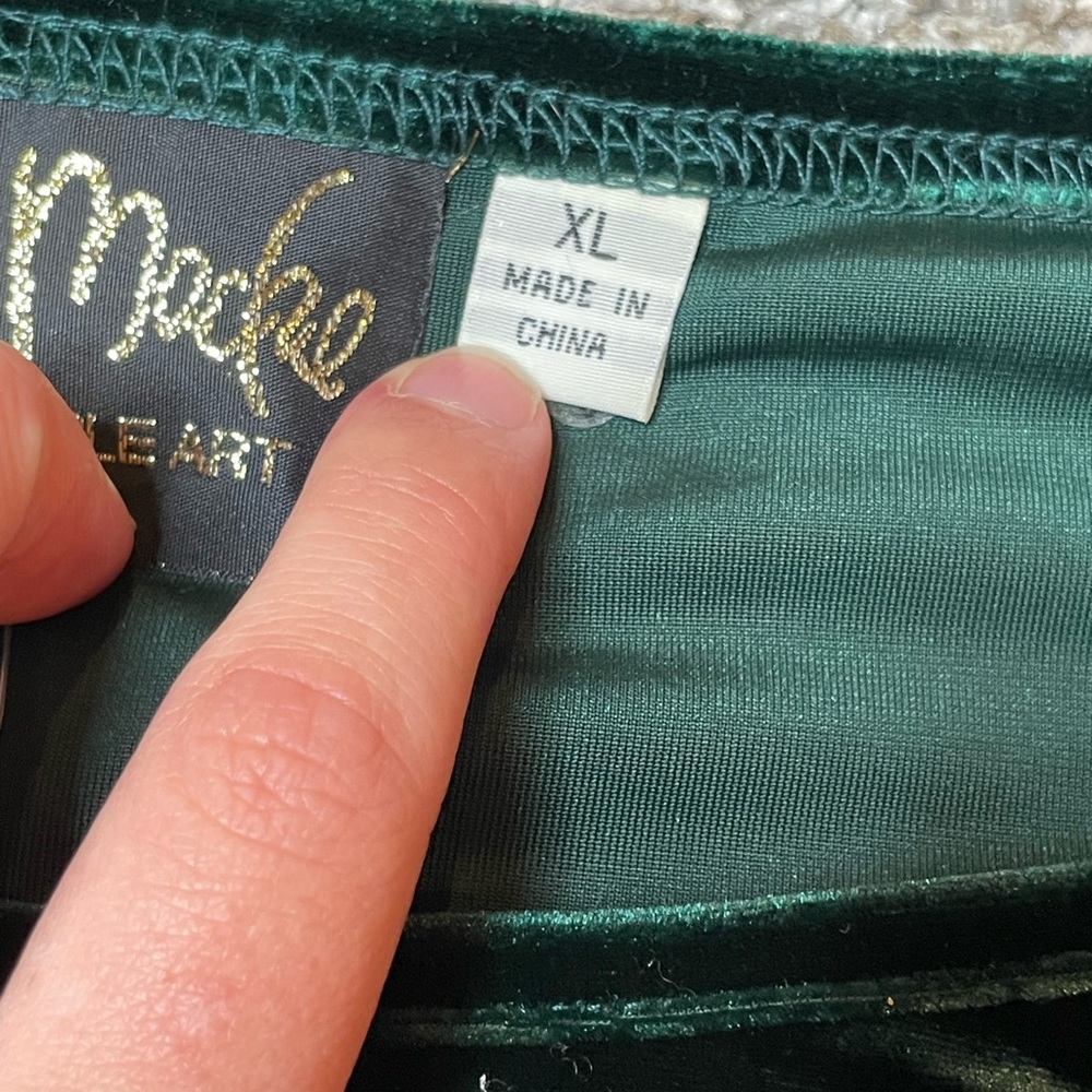 🤩 BOB MACKE Velour Top NWT GREEN - Picture 3 of 5